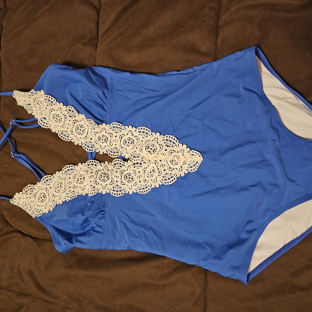 Cupshe lace details swimsuit